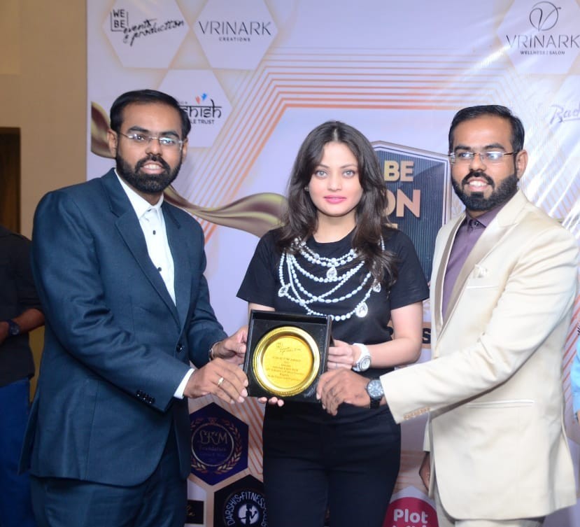 GPT Software Team receiving the Icon of Pune Award